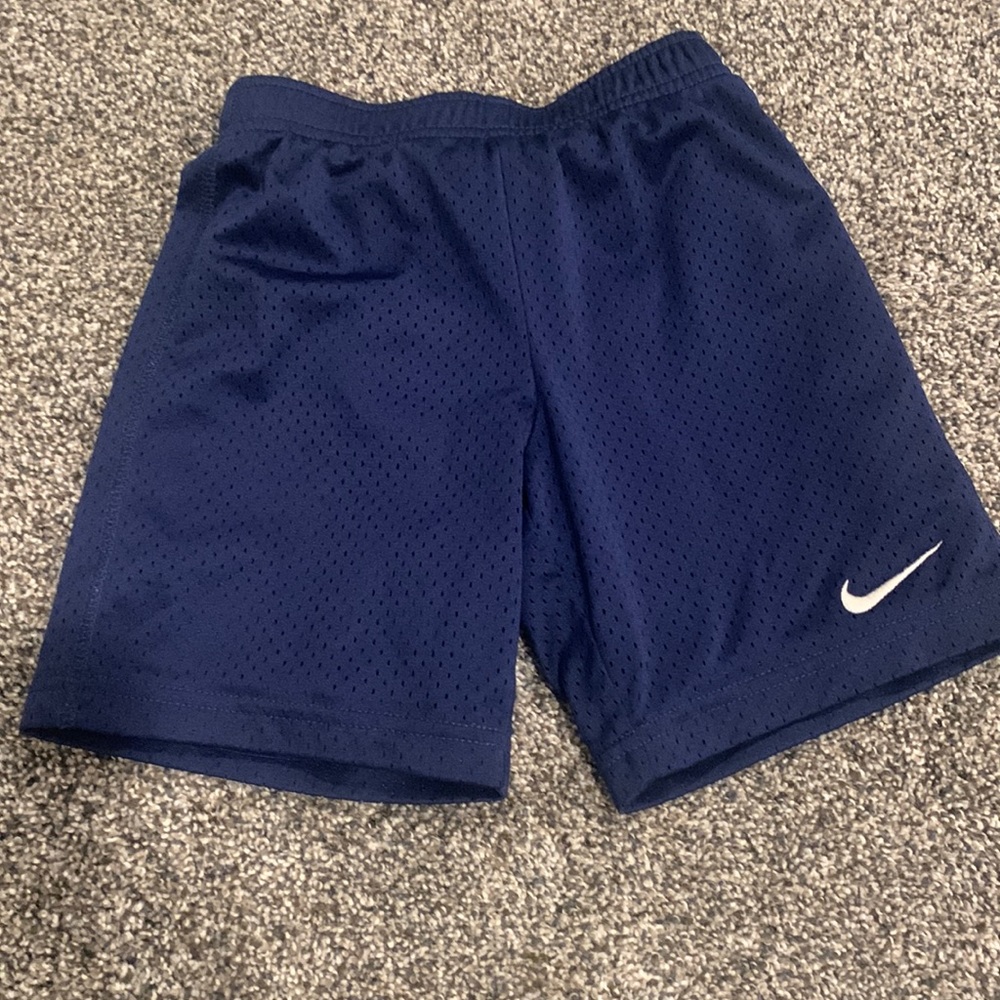 Boys Nike mesh shorts. Navy size 6